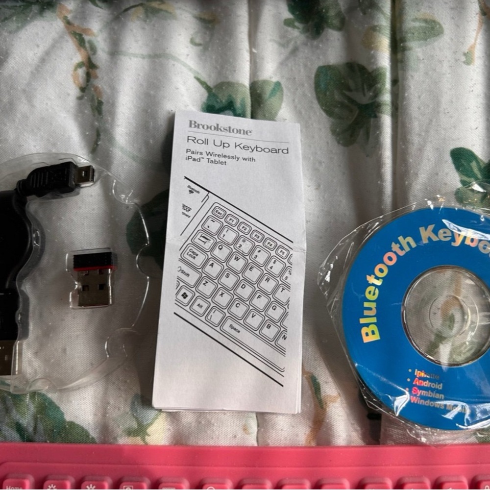 Pink Bluetooth Roll-Up Keyboard - Picture 3 of 7